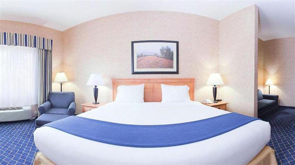 Holiday Inn Express & Suites Cheney By Ihg Екстериор снимка