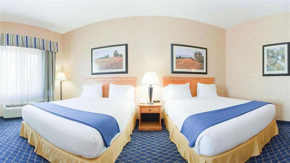 Holiday Inn Express & Suites Cheney By Ihg Екстериор снимка