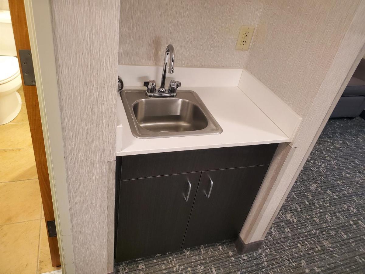 Holiday Inn Express & Suites Cheney By Ihg Екстериор снимка