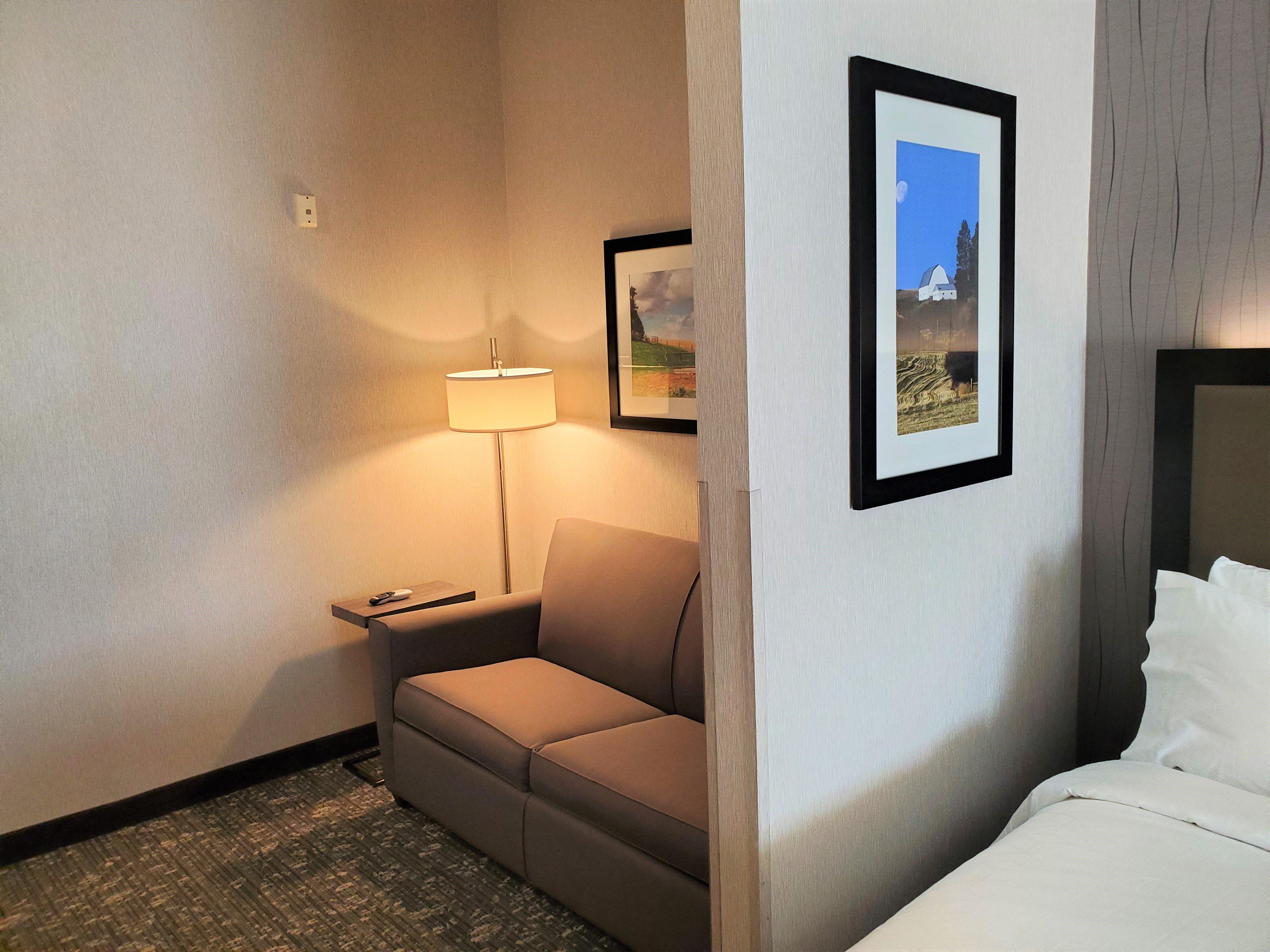 Holiday Inn Express & Suites Cheney By Ihg Екстериор снимка