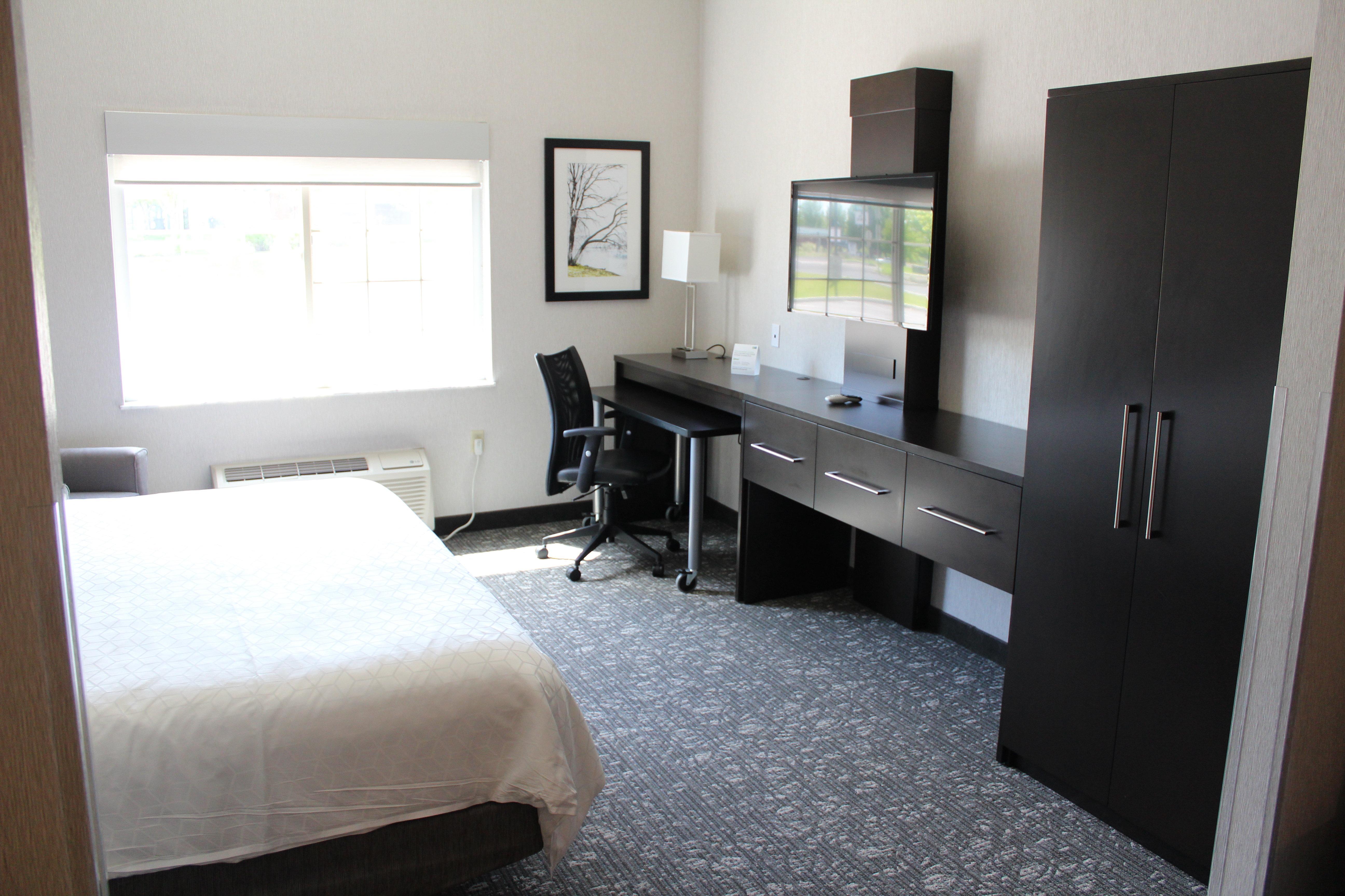 Holiday Inn Express & Suites Cheney By Ihg Екстериор снимка