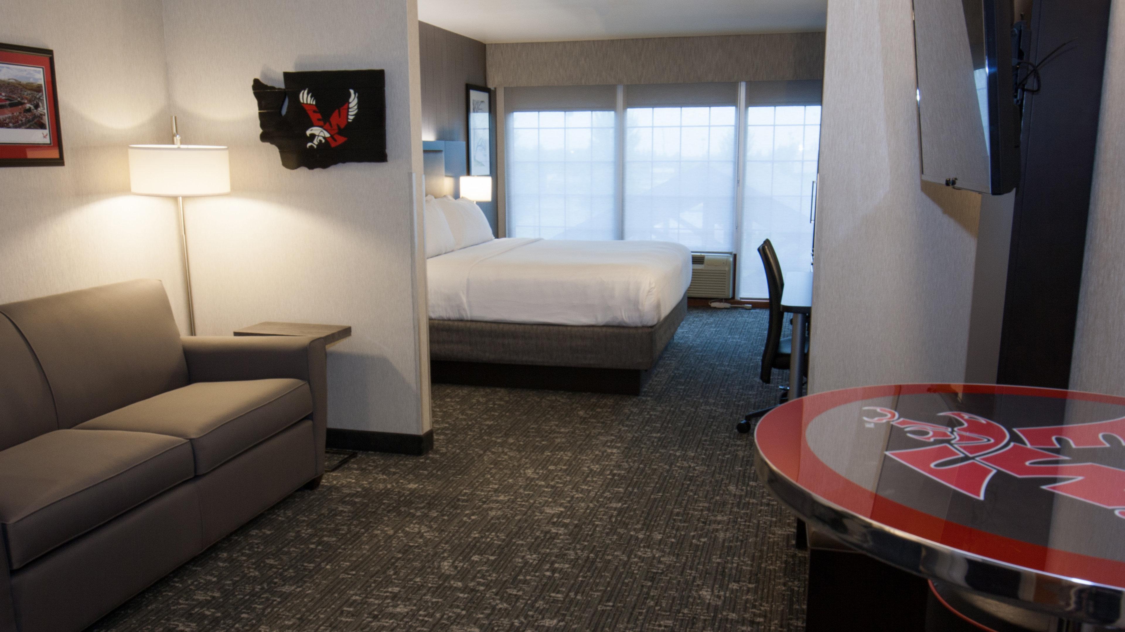 Holiday Inn Express & Suites Cheney By Ihg Екстериор снимка