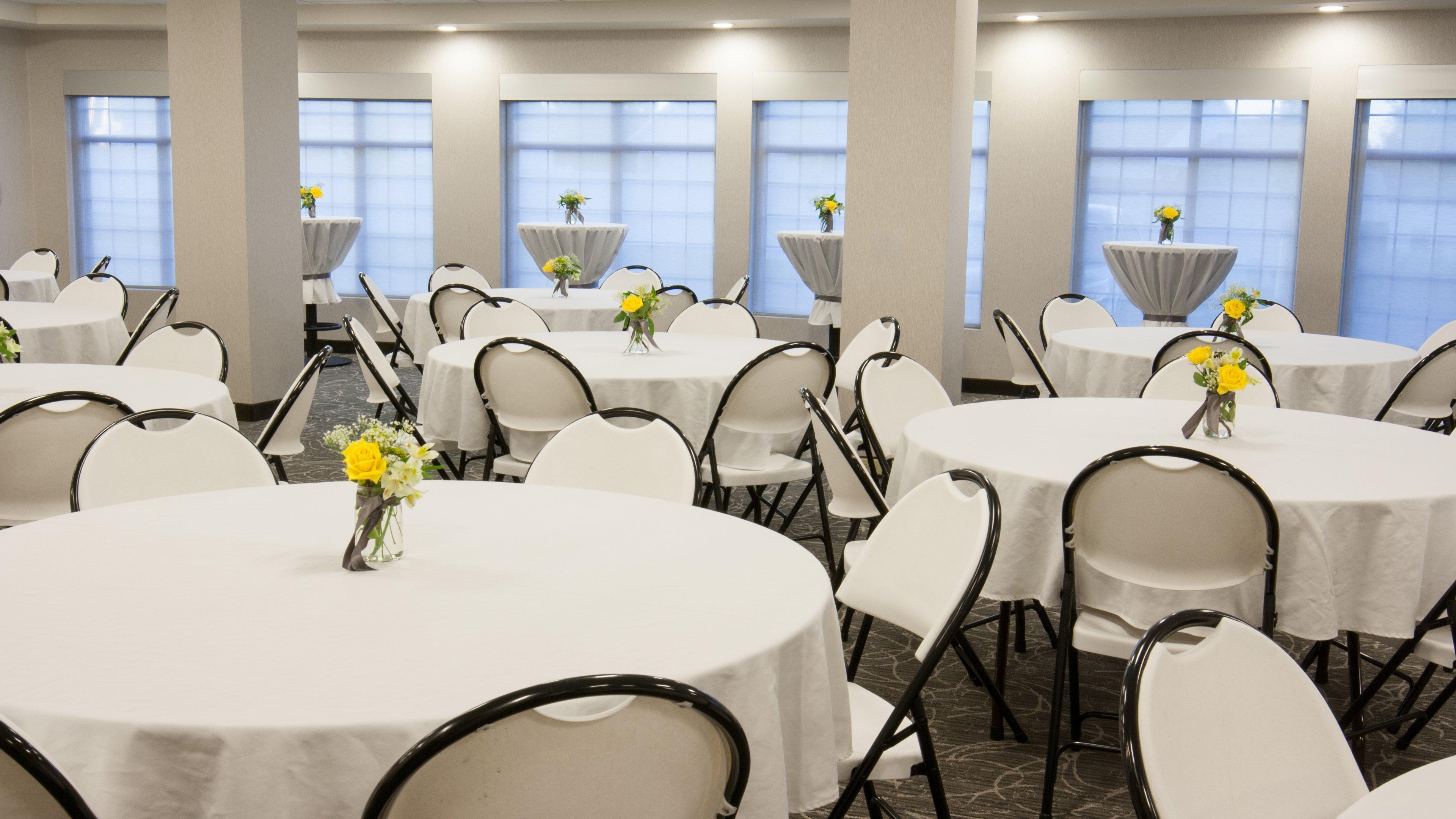 Holiday Inn Express & Suites Cheney By Ihg Екстериор снимка