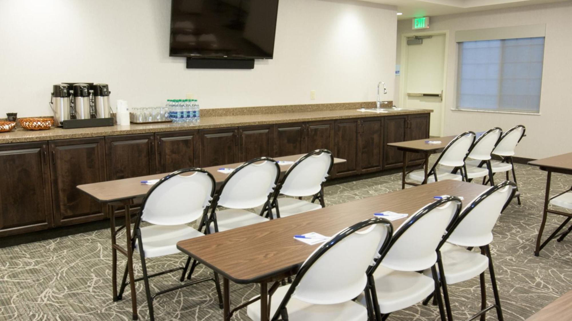 Holiday Inn Express & Suites Cheney By Ihg Екстериор снимка