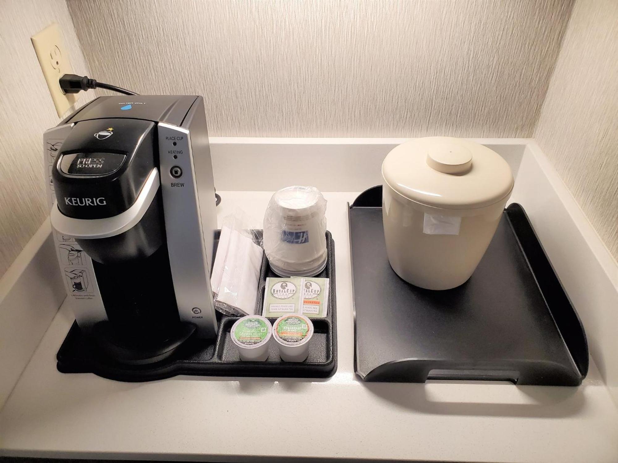 Holiday Inn Express & Suites Cheney By Ihg Екстериор снимка
