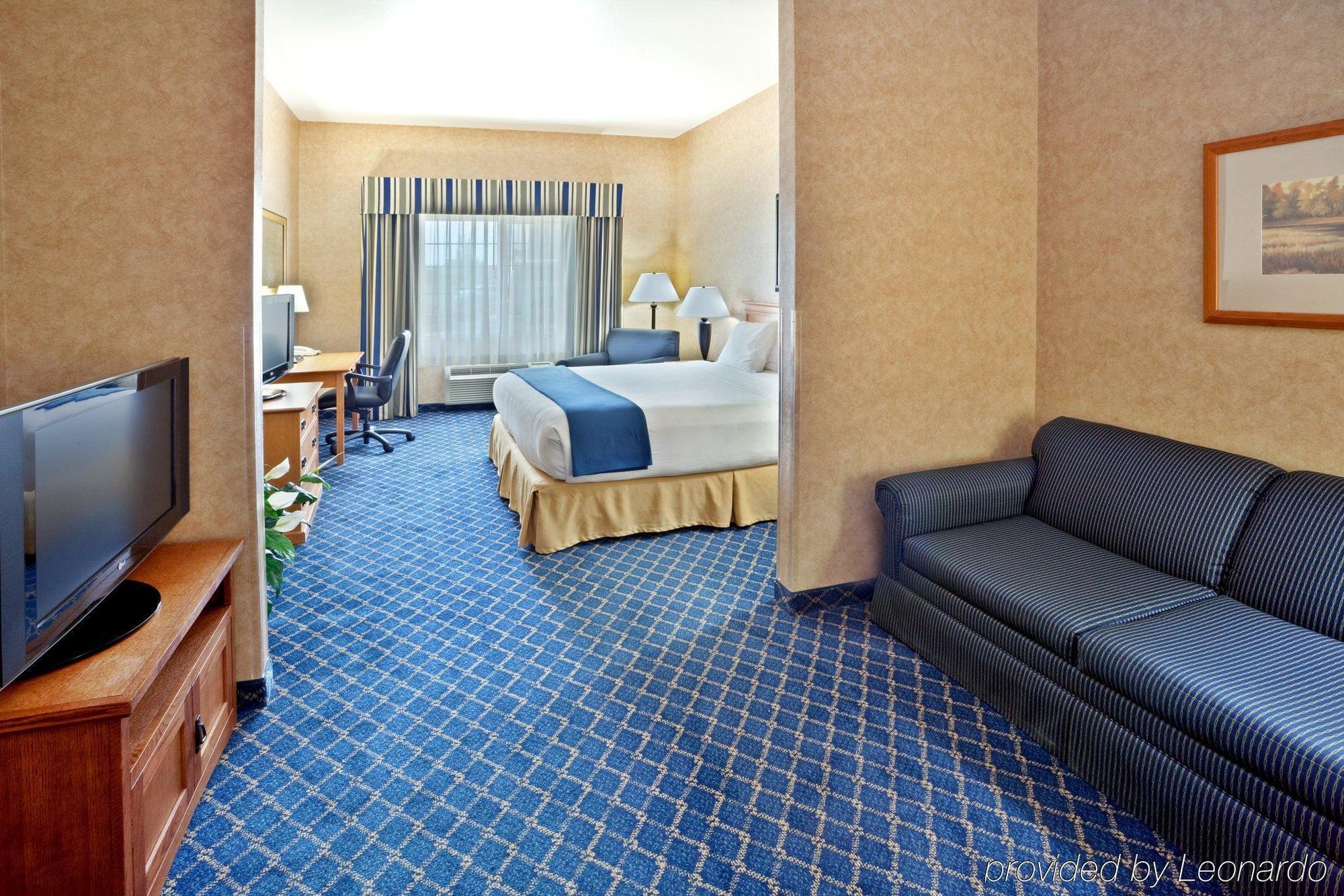 Holiday Inn Express & Suites Cheney By Ihg Стая снимка