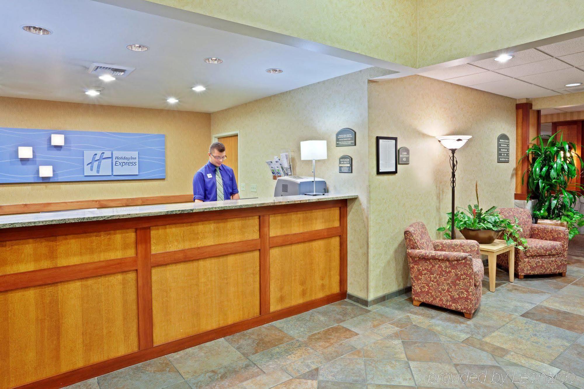 Holiday Inn Express & Suites Cheney By Ihg Екстериор снимка