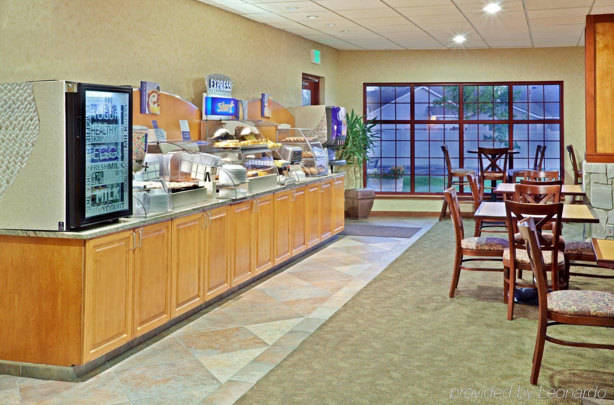 Holiday Inn Express & Suites Cheney By Ihg Екстериор снимка