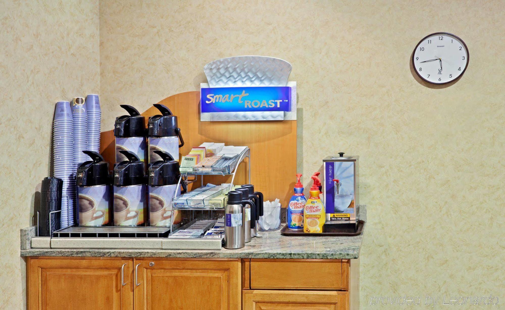 Holiday Inn Express & Suites Cheney By Ihg Екстериор снимка