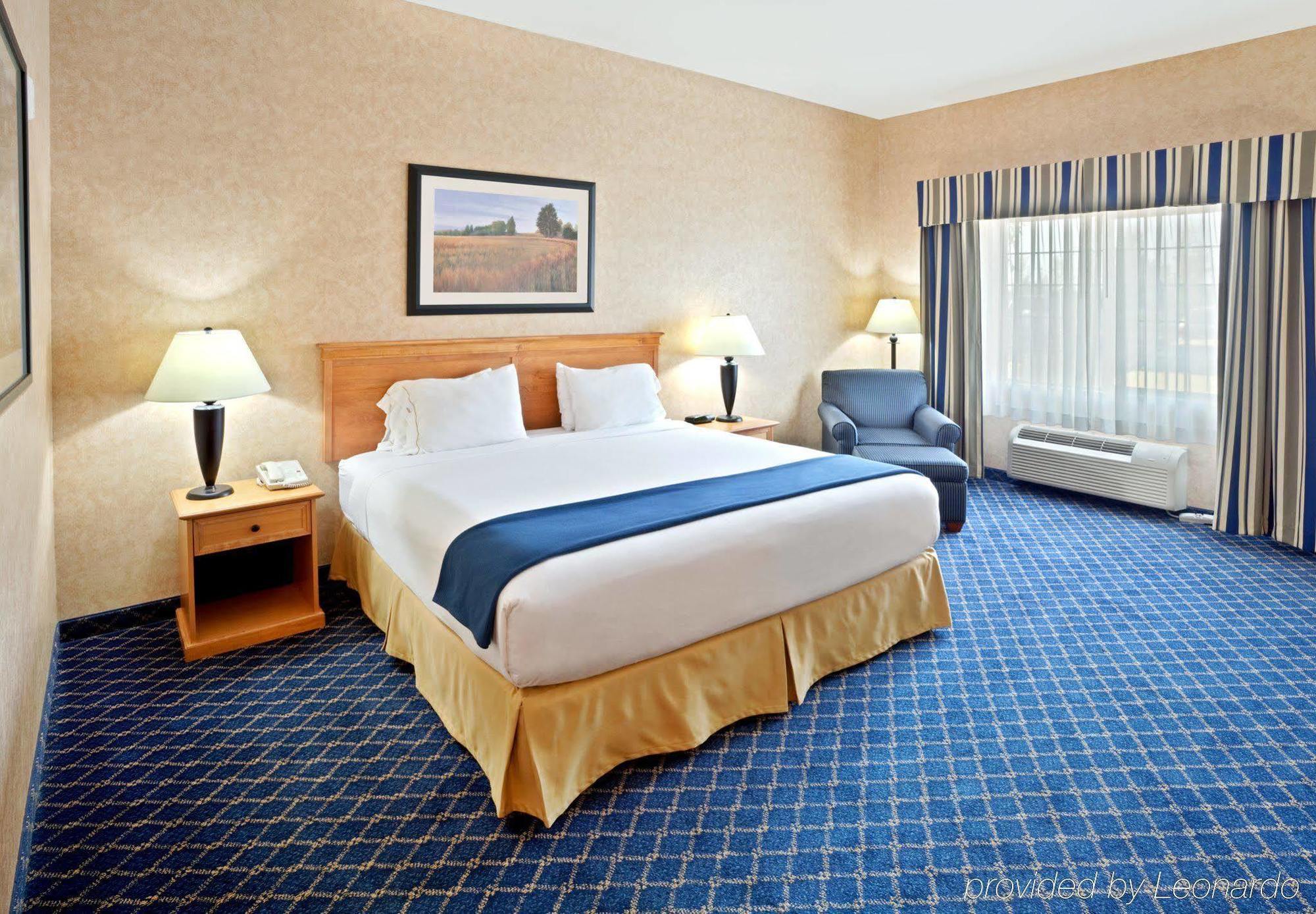 Holiday Inn Express & Suites Cheney By Ihg Екстериор снимка