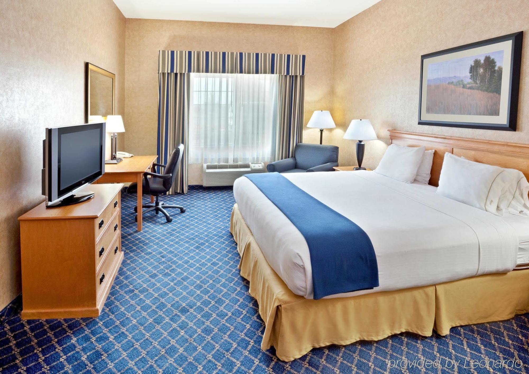 Holiday Inn Express & Suites Cheney By Ihg Екстериор снимка